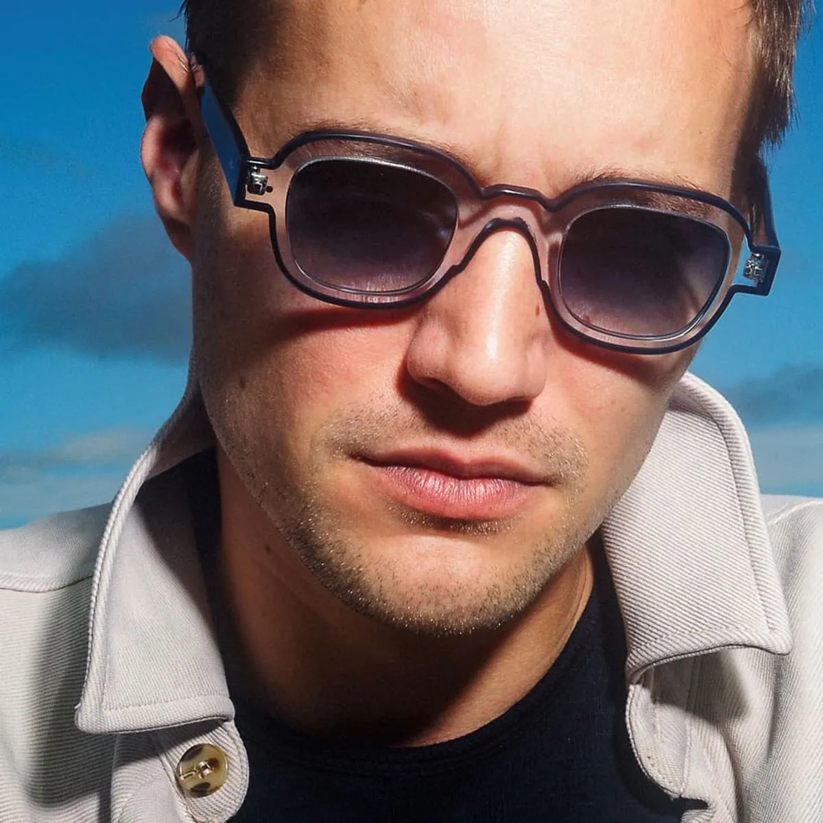 <strong>be</strong> artist line sun